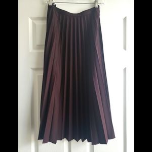 Uniqlo pleated skirt